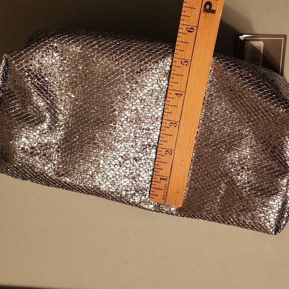 Metallic Silver make-up travel bag - Picture 6 of 6